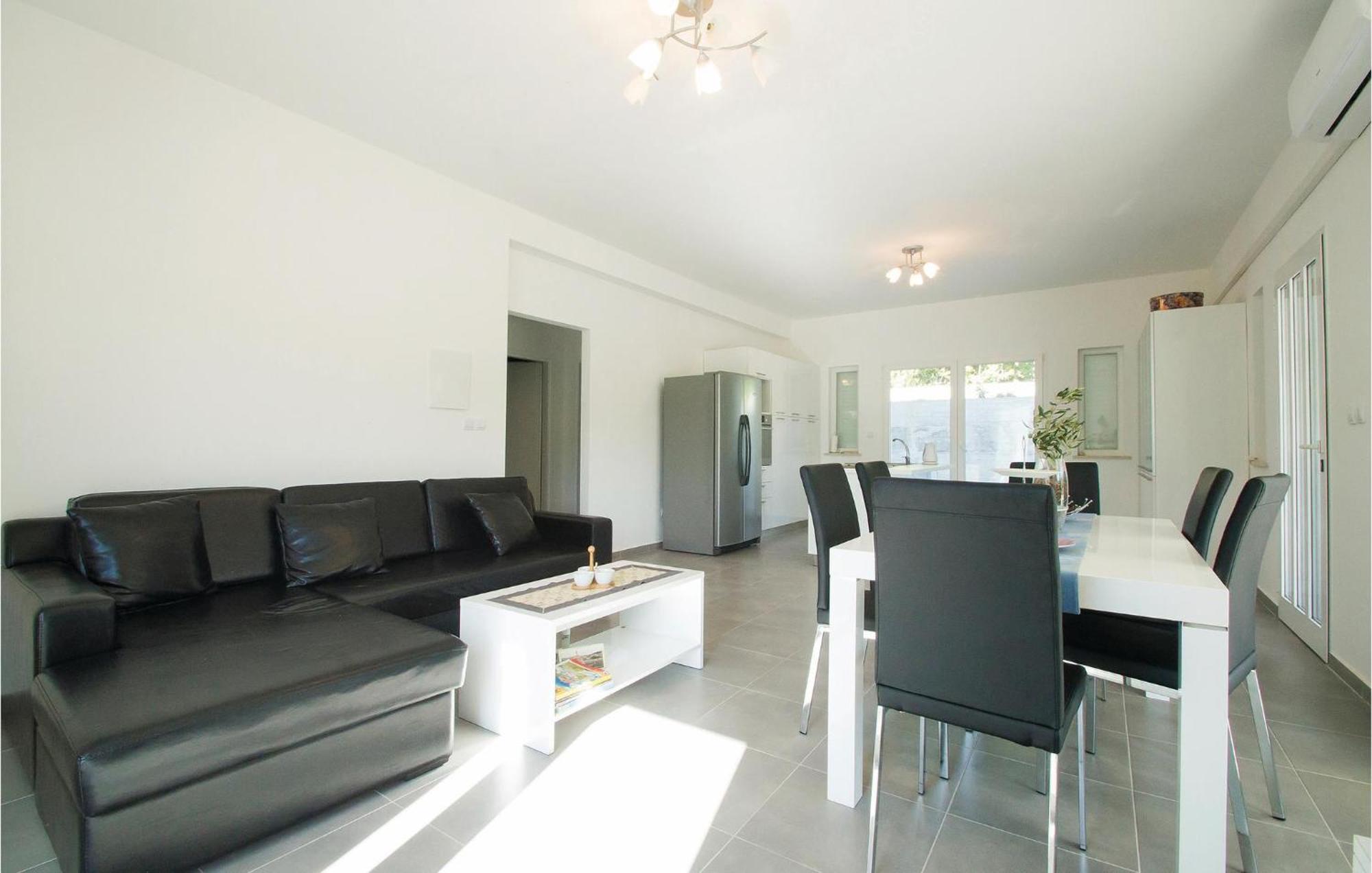Stunning Apartment In Grscica With Kitchen Prizba Luaran gambar