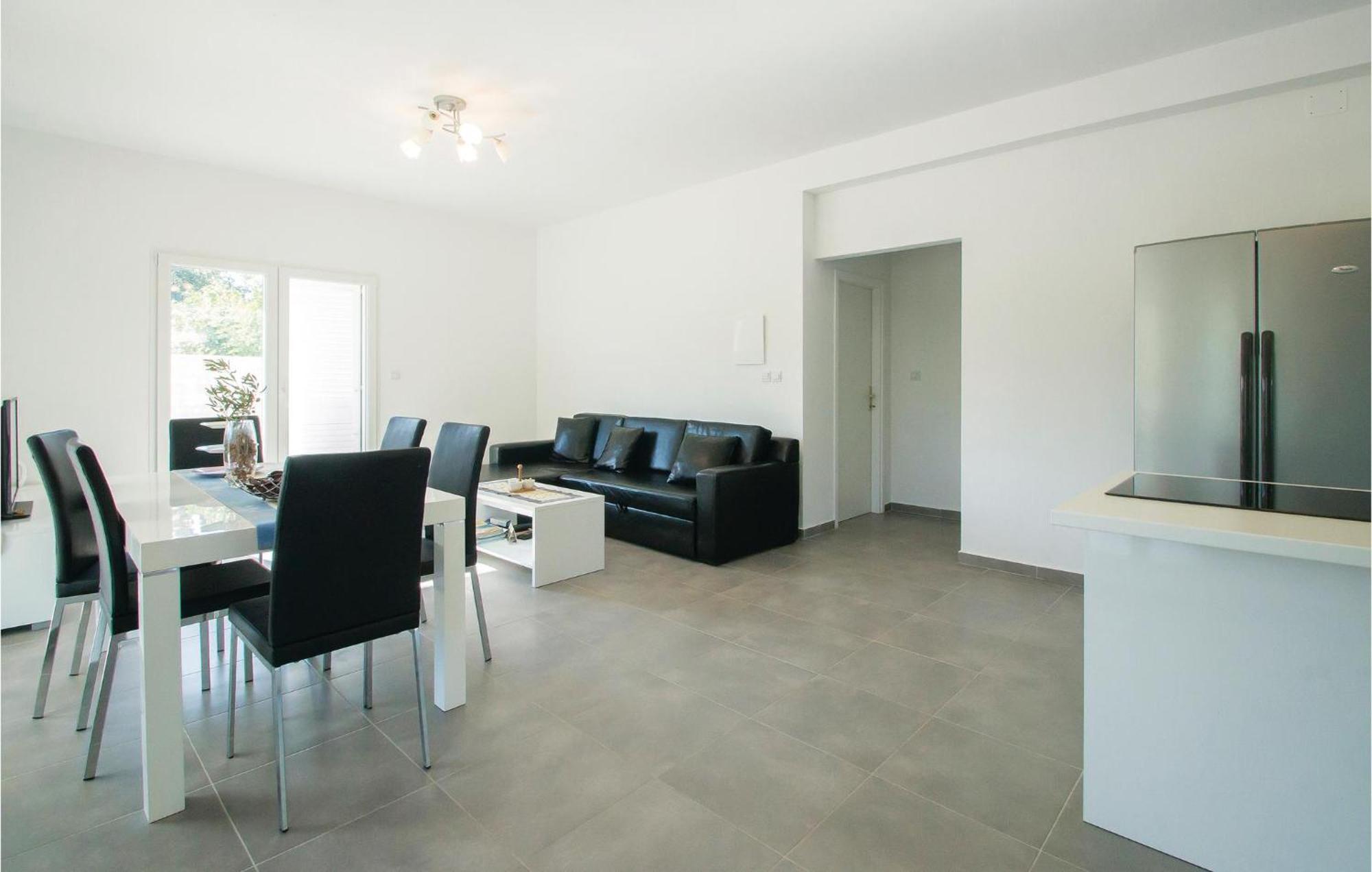 Stunning Apartment In Grscica With Kitchen Prizba Luaran gambar
