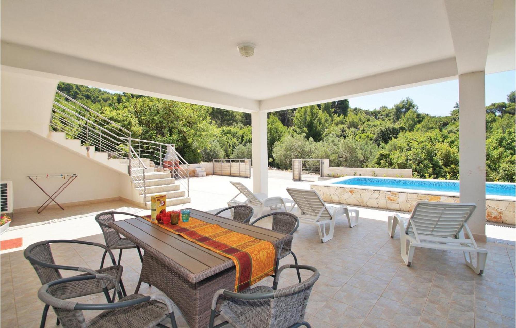 Stunning Apartment In Grscica With Kitchen Prizba Luaran gambar
